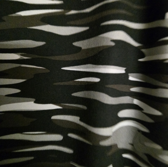 Nike Dri Fit Women's Black and Grey Patterned Capri Leggings Large - Picture 4 of 6